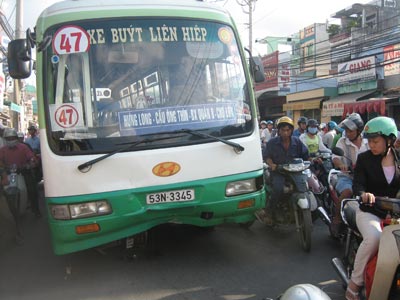 Tài xế xe buýt gây tai nạn đã ra đầu thú